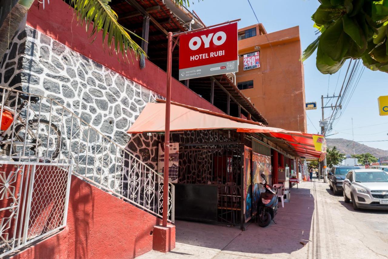 Oyo Hotel Rubi Сіуатанехо Екстер'єр фото