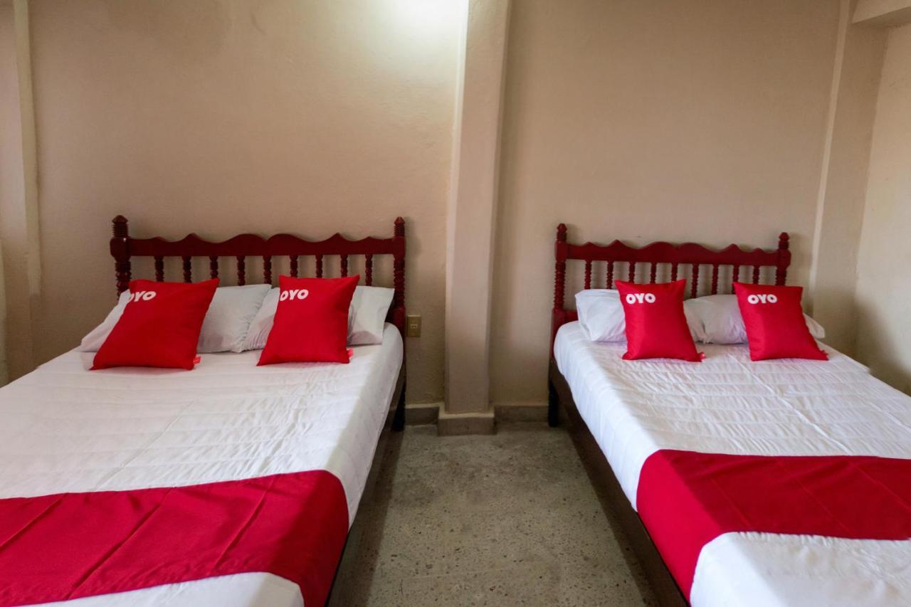 Oyo Hotel Rubi Сіуатанехо Екстер'єр фото