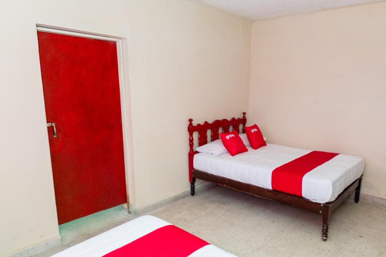 Oyo Hotel Rubi Сіуатанехо Екстер'єр фото